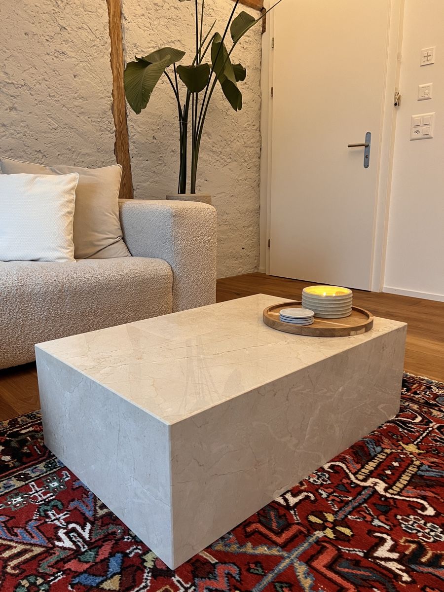 Tische: Marmor Couchtisch (naturstein) – Gebraucht aus Volketswil von Chantsch