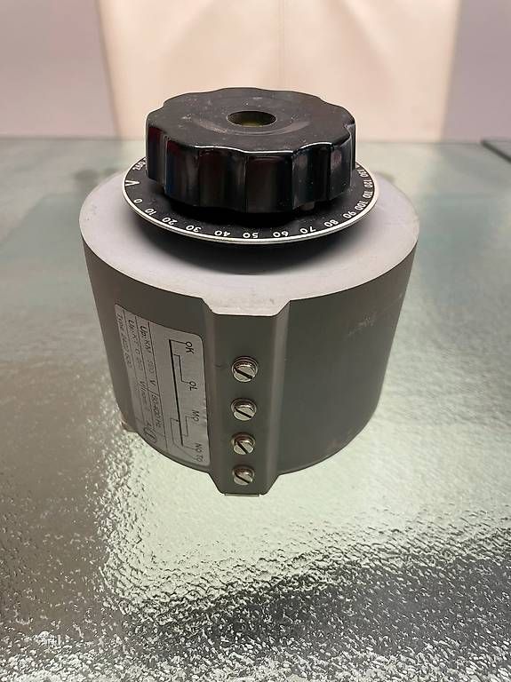 Componenti elettronici: Variac / Stell- / Regeltransformator 0-260V / 2A – Usato da Emmenbrücke venduto da mgarlando