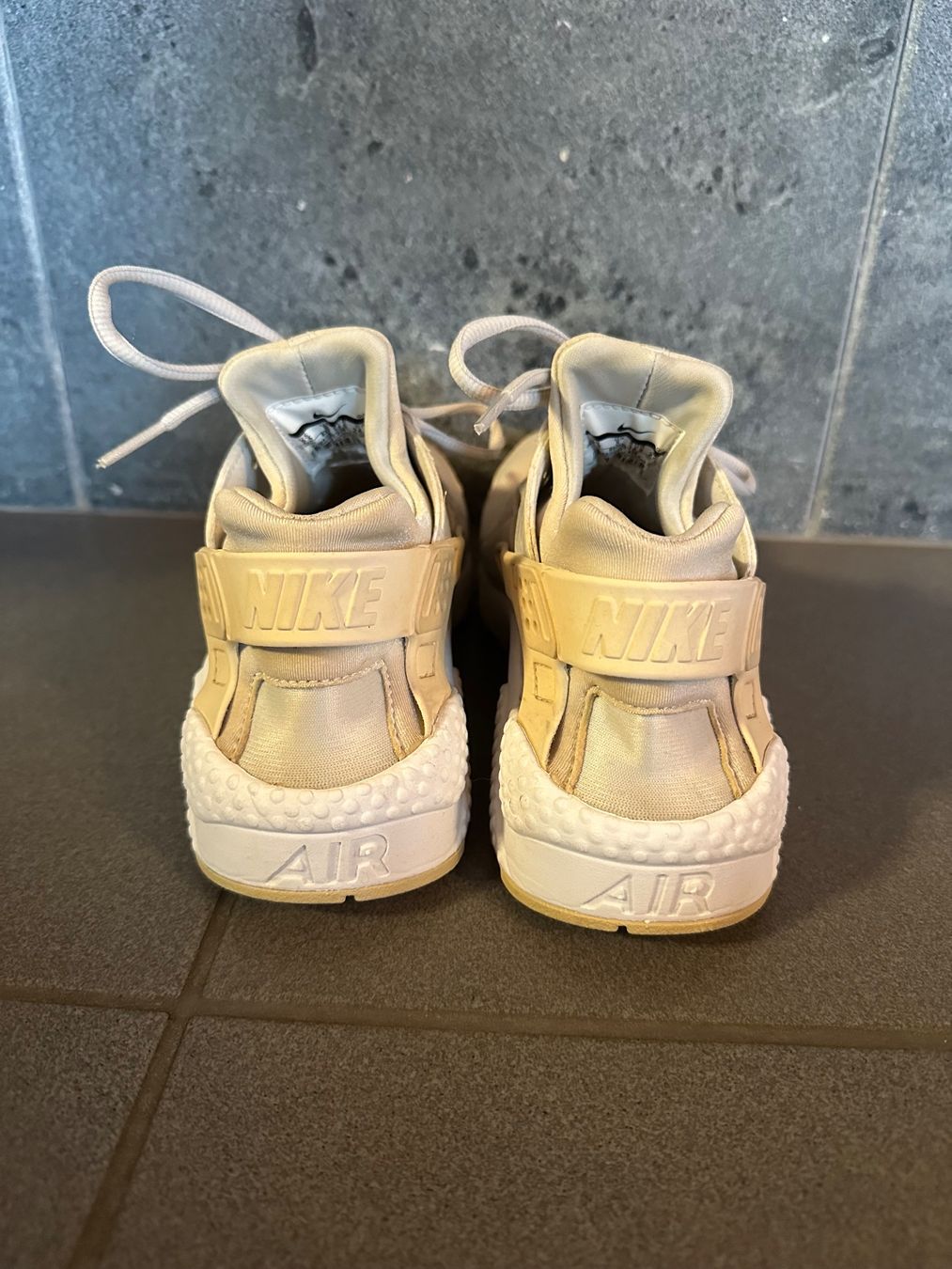 Nike Scarpe da donna: Nike Air Huarache Run Light Bone Gr. 38.5 – Usato da Riedt b. Erlen venduto da sina.aline 2