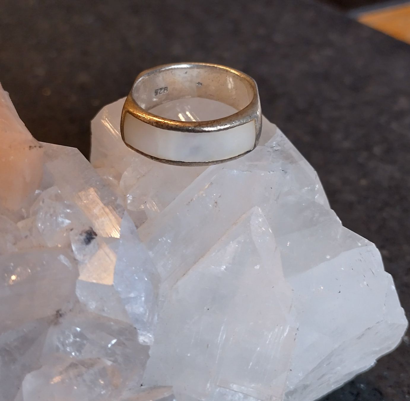 Ringe: RING MIT PERLMUTT EINLAGE SILBER 925 – Gebraucht aus Romanshorn von Glitzer-Paradies