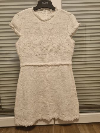 Kleid in klassischen  Look mit Spitze