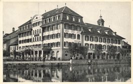 Grindelwald (BE) Eisbahn vor dem Grand Hotel Eiger