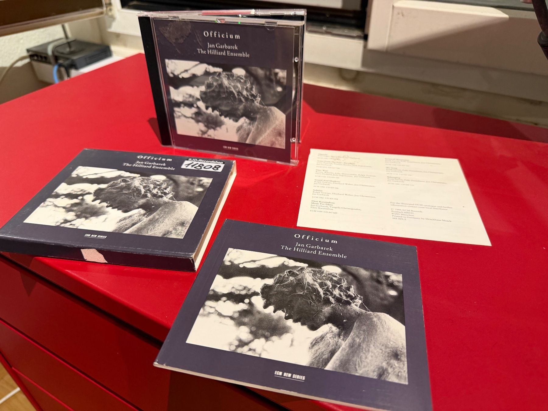 CD: Jan Garbarek / The Hilliard Ensemble - Officium - HF41BS – Usato da Küsnacht ZH venduto da JazzRecords 2