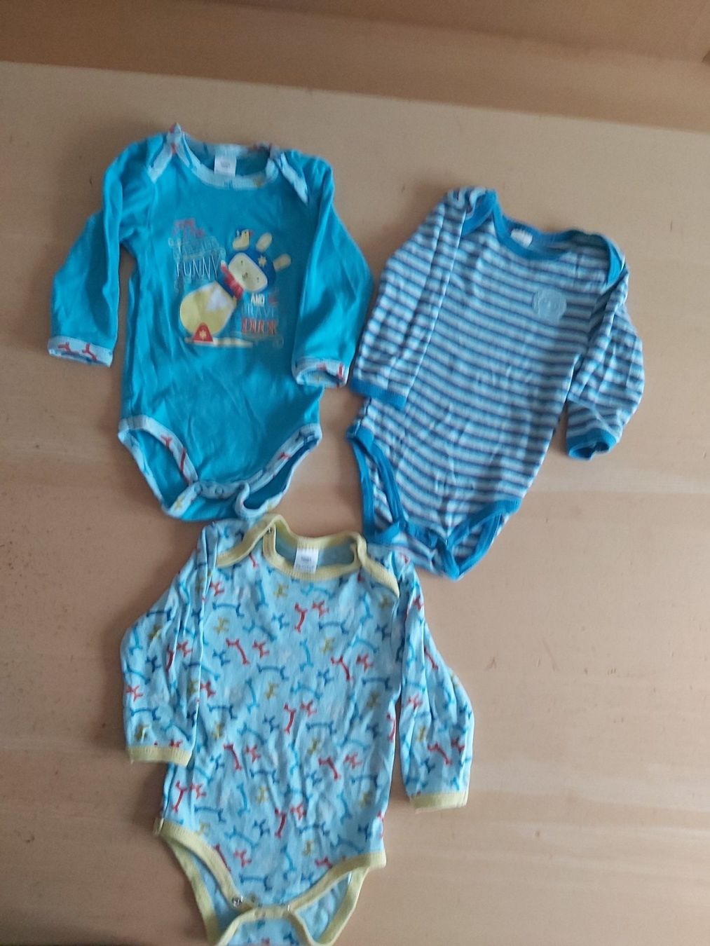 Lotti & Set di vestiti: Langarm Body Gr.62/68 – Usato da Disentis/Mustér venduto da epa_862v