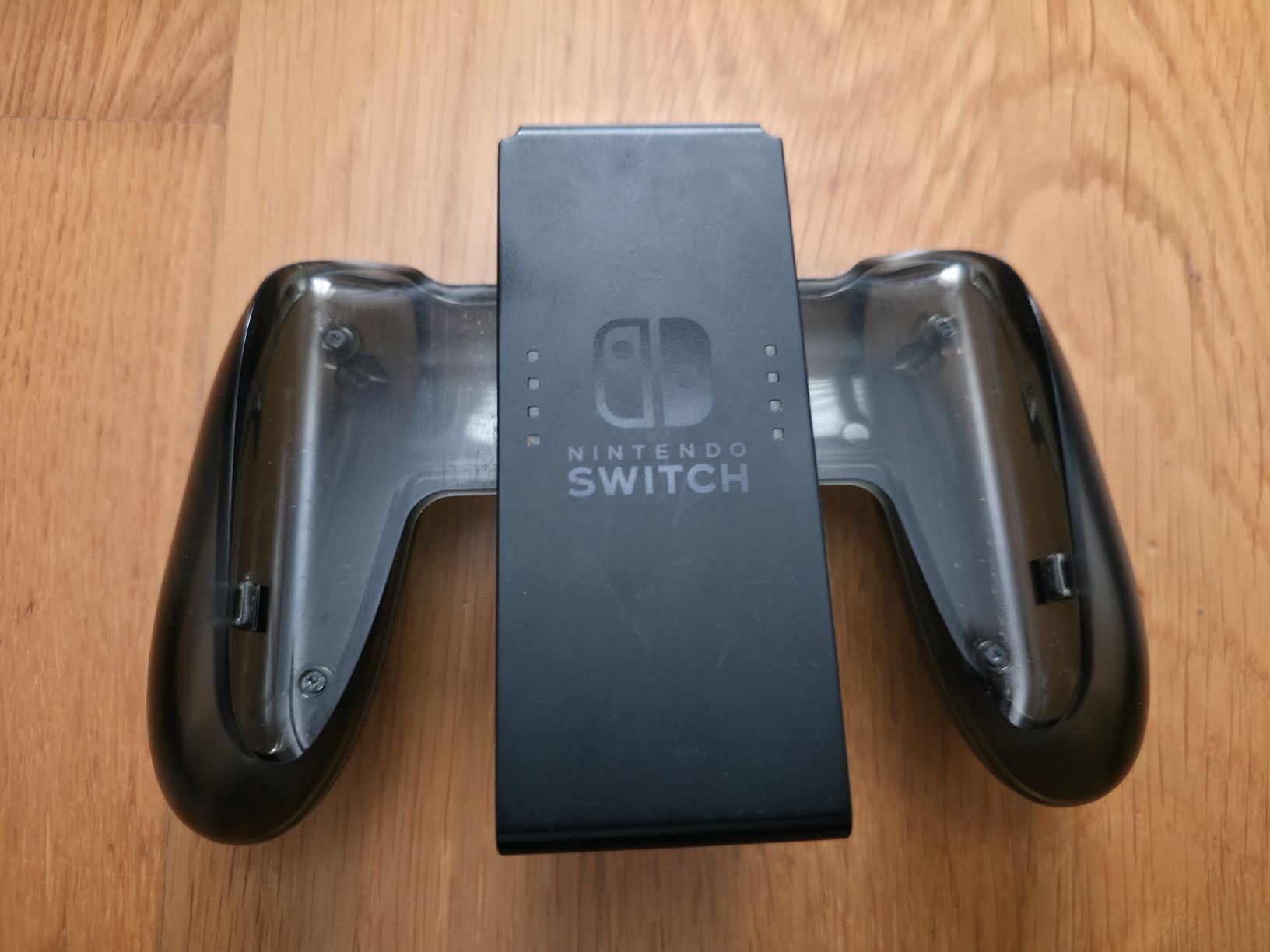 Nintendo Manettes: Nintendo Switch Joycon Grip / Halterung aufladbar – D'occasion à Zürich par jabo22