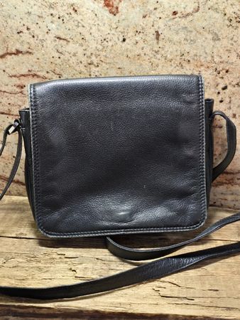 Tasche Leder schwarz Umhängetasche Damen  guter Zustand