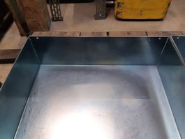 Metallfächer für Wandbefestigung, NEUWERTIG, 2 Montagelöcher