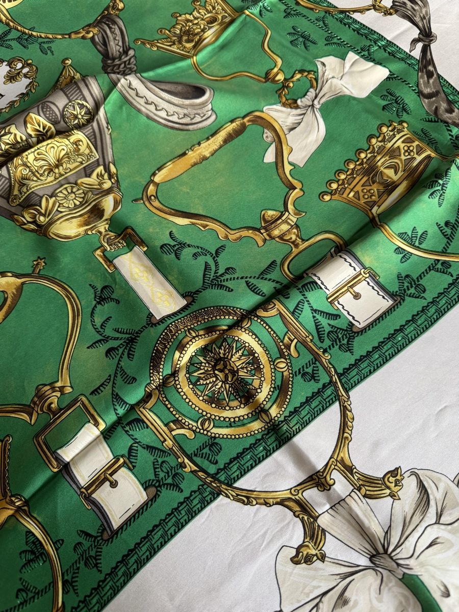 Hermès Foulards, Tücher & Schals: Carré Hermès Etriers en soie – Gebraucht aus Vésenaz von Angela.C3 7