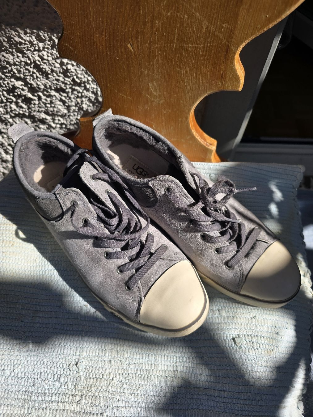 Ugg Chaussures hommes: Ugg Sneaker Halbschuh  – D'occasion à Riehen par Pelagia07