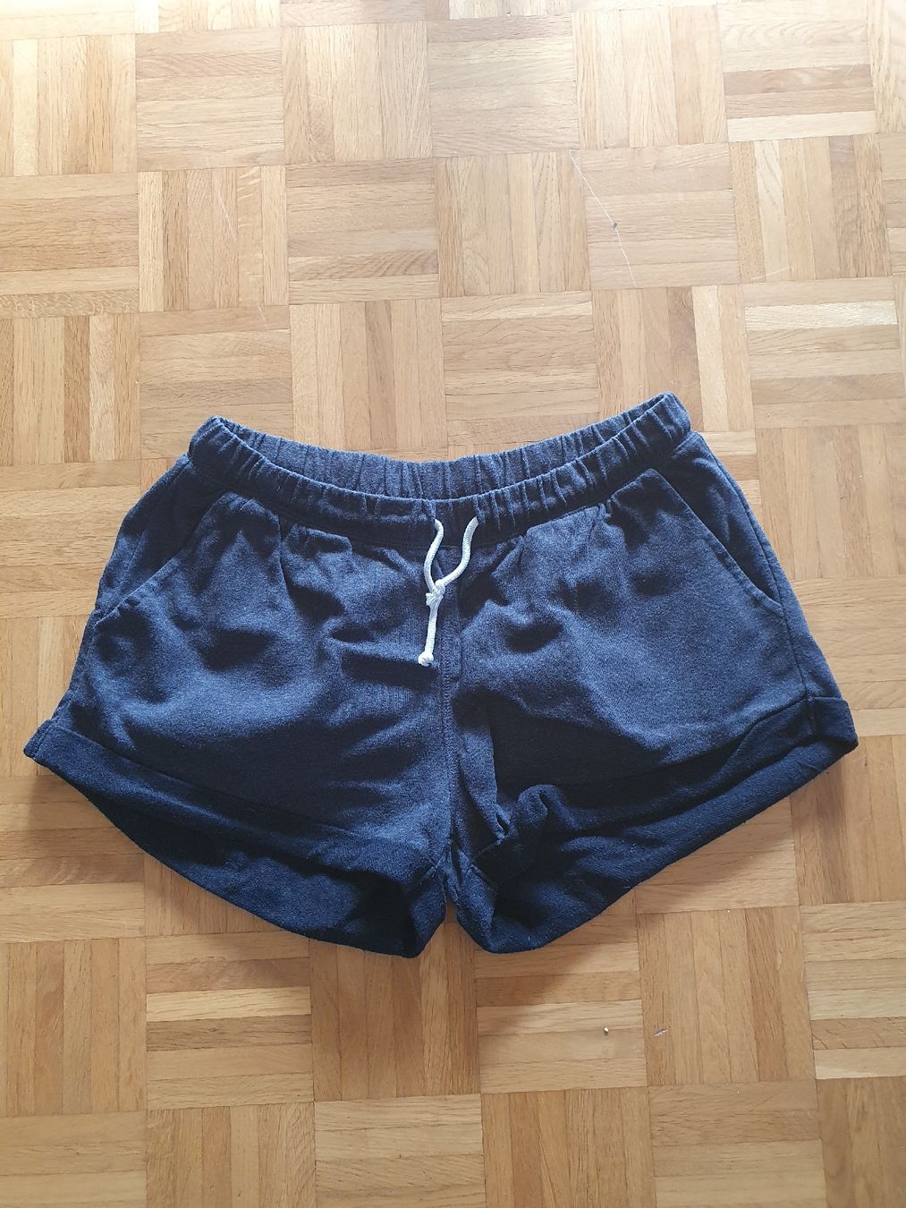 H&M Hosen: Kurze Trainerhose, grau – Neu (gemäss Beschreibung) aus Seuzach von man_w2dj