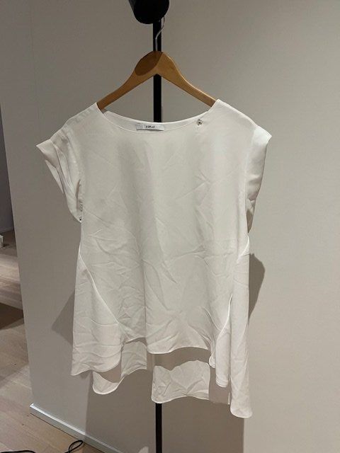 Top: Weisses Sommertop Gr. M elegant & schick 100% Polyester – Usato da Zürich venduto da car_pth8