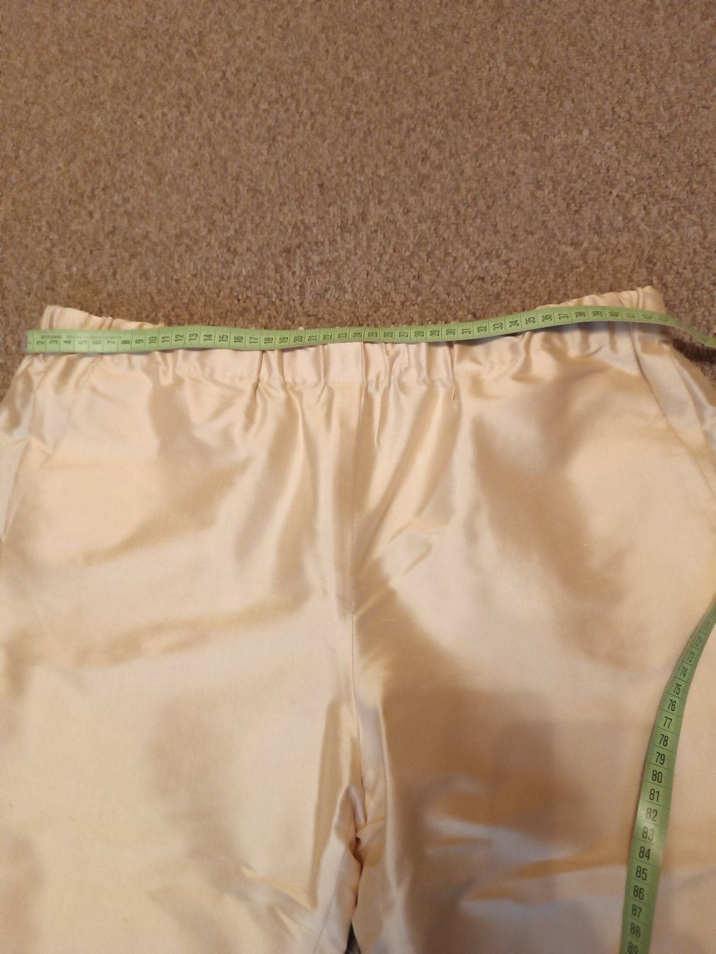 Pantaloni: Seidenhose Capri Damen Beige – Nuovo (secondo la descrizione) da Horn venduto da sonjamenzi 2