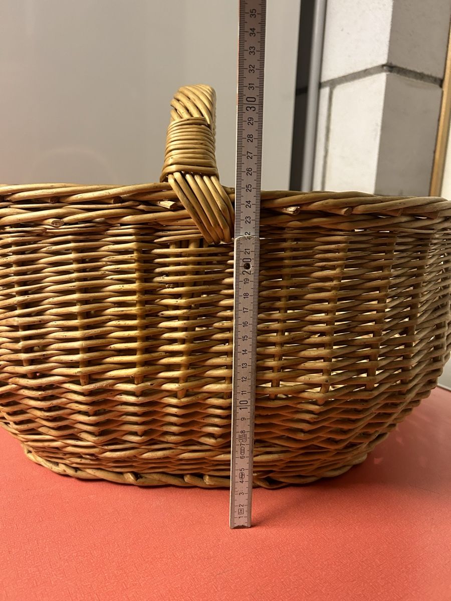 Autres articles pour la maison: Korb Rattankorb mit Henkel oval. – D'occasion à Lanzenhäusern par vic63 4