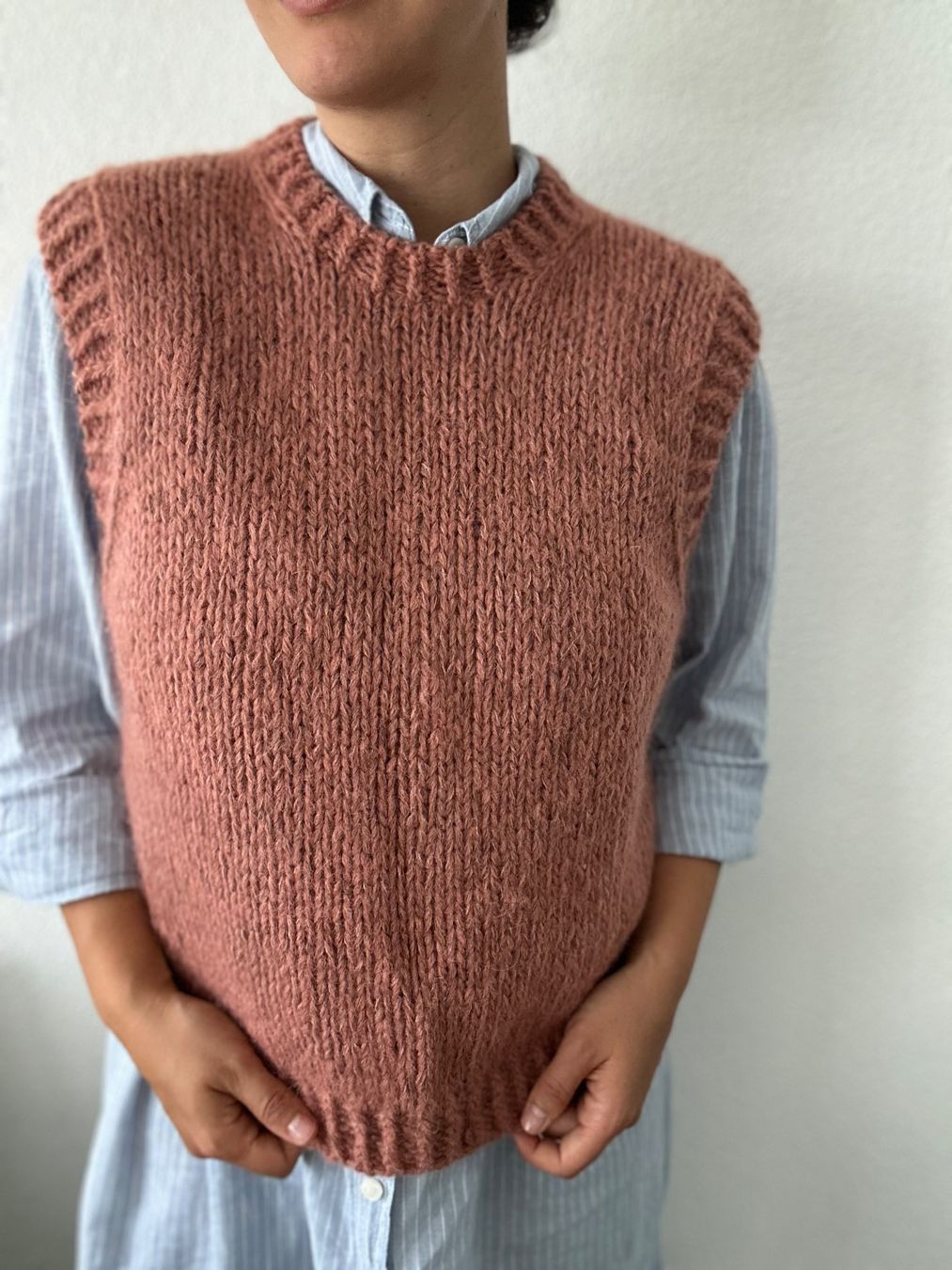 Gilets: Handgestrickter Pullunder aus Baby Alpaca Wolle – Neuf (Voir description) à Ormalingen par nude.knits 7