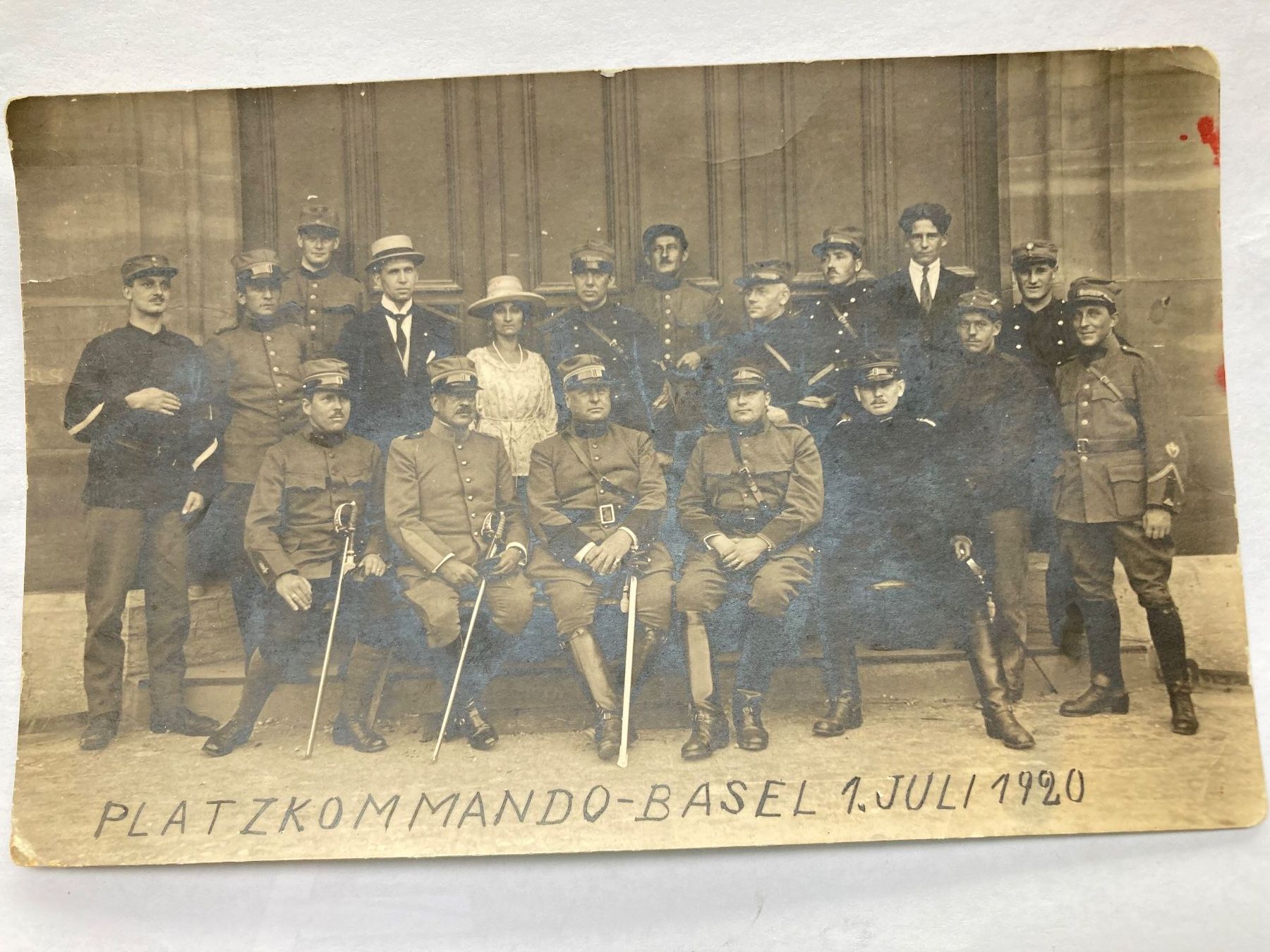 Cartoline postali: PLATZKOMMANDO BASEL. MIT SÄBEL  1920 – Usato da schlieren venduto da Retton