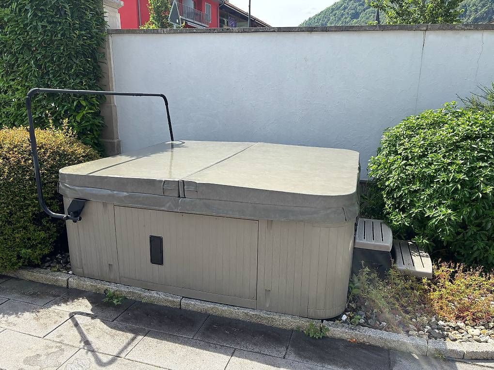 Bains à remous: Jacuzzi Clearwater Spa  – D'occasion à St-Sulpice VD par mar_th8v 2
