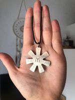Collier pendentif argenté chromé Porte-bonheur est europe