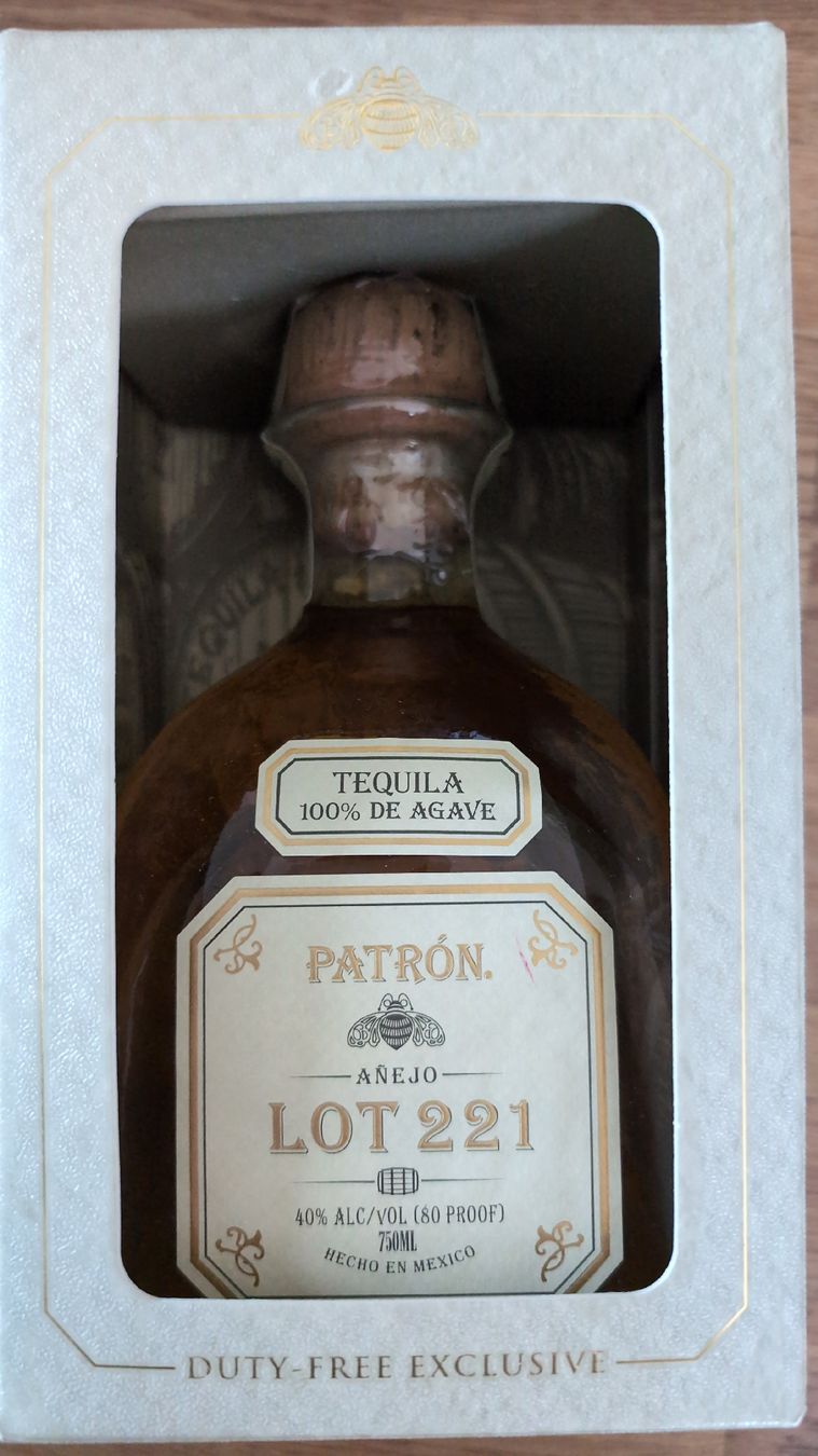 Bevande alcoliche: Limitierter Patron Anejo Tequila Lot 221 – Nuovo e nell'imballaggio originale da Bern venduto da Orwahn