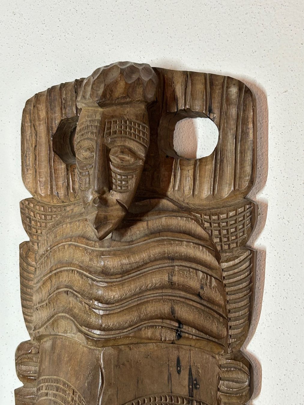 Internationale Kunst: Afrikanische Holzmaske aus Madagaskar – Neu (gemäss Beschreibung) aus Rocourt von Vijay02 2