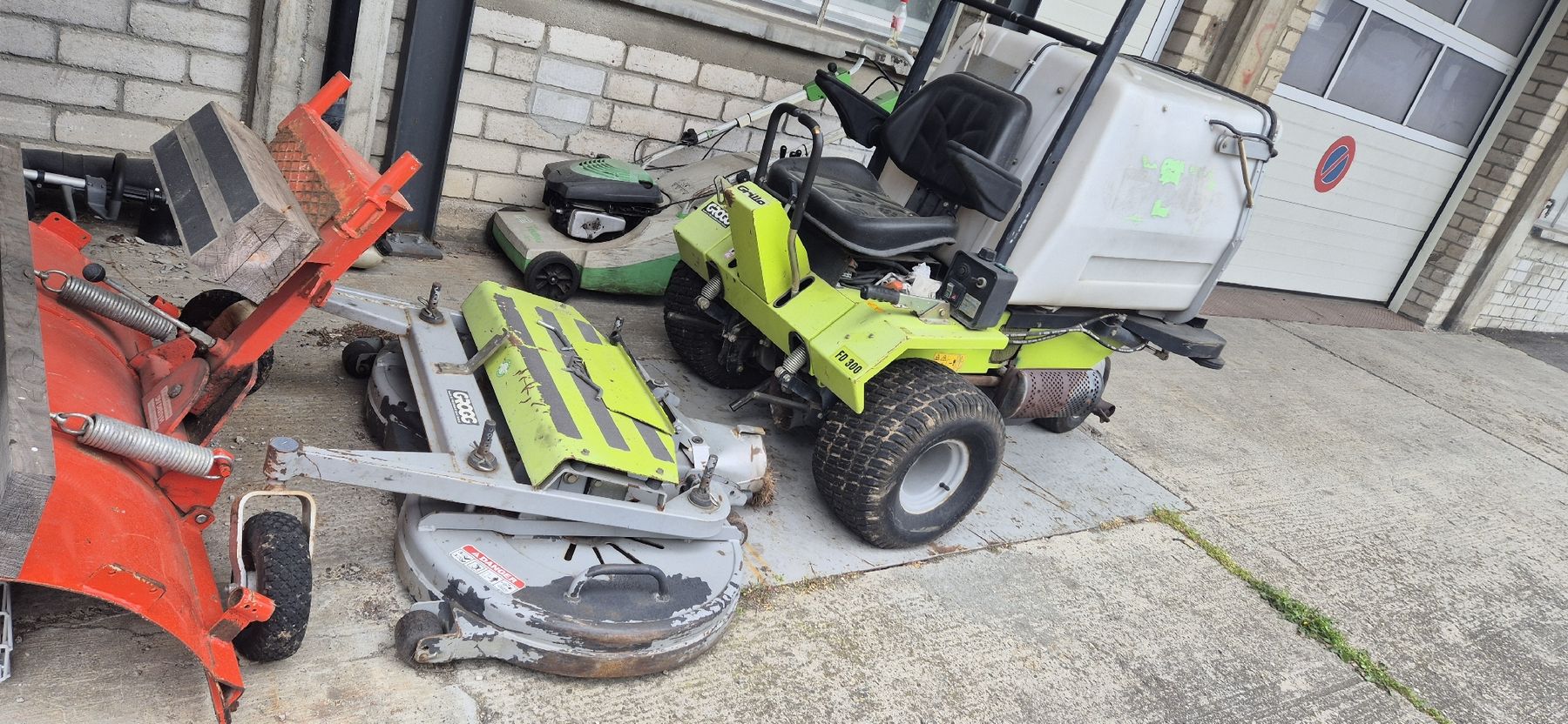 Tondeuses à gazon: Grillo FD300 – D'occasion à Grenchen par HzGr
