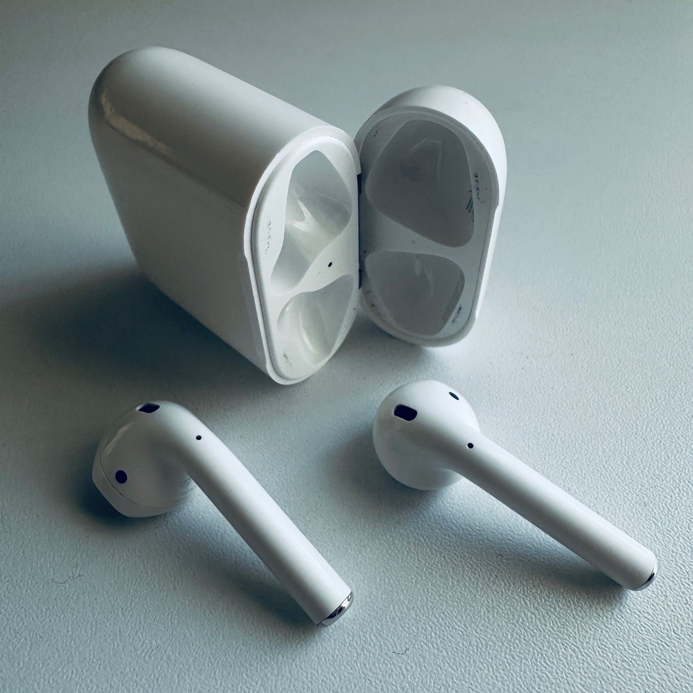 Apple Cuffie: Original Apple AirPods 2 Kopfhörer Wireless Lightning Kabel – Usato da Basel venduto da MY.AIRPODS.SHOP 3