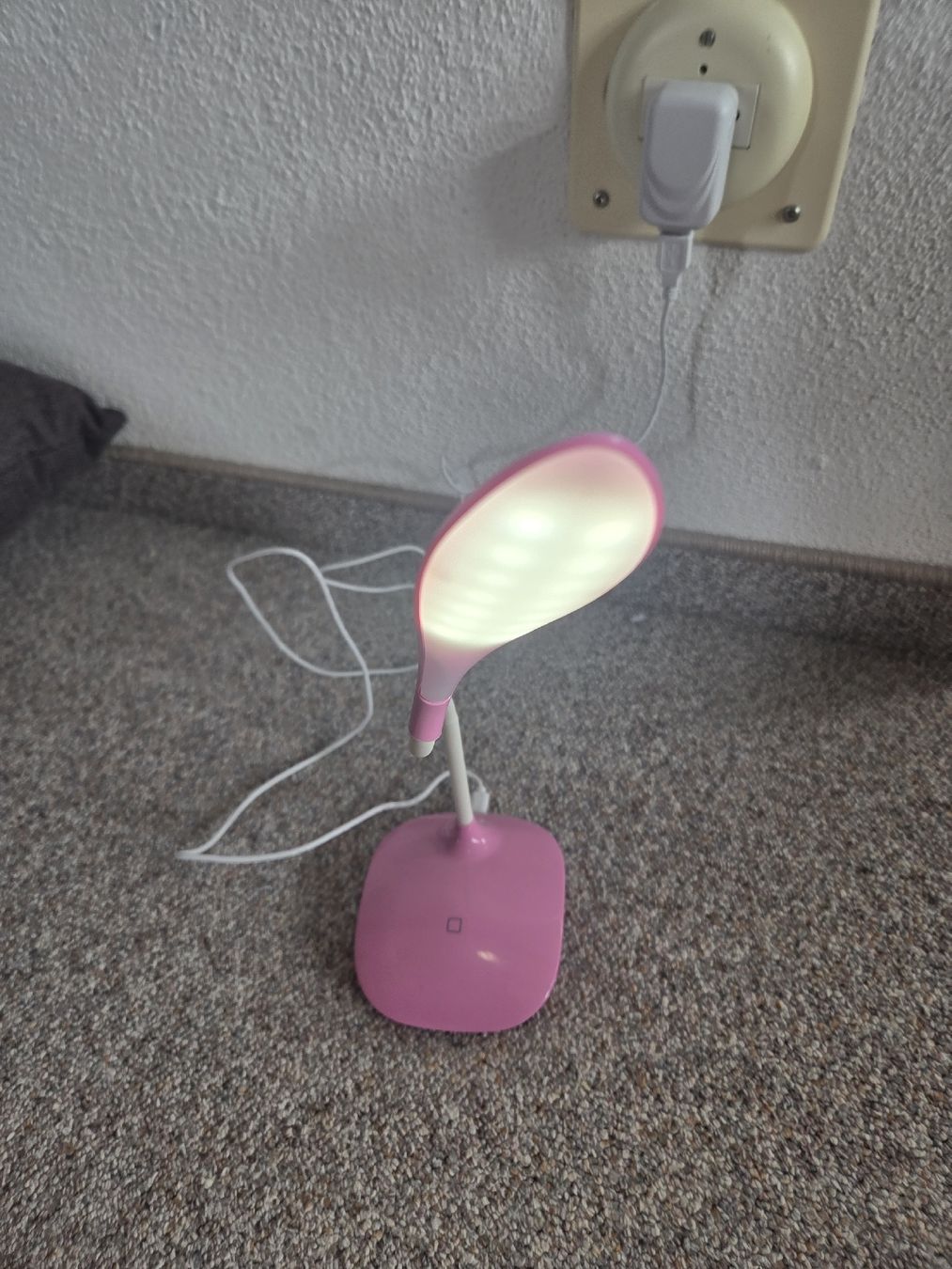 Lampade: Bürotischlampe LED Pink flexibel mit USB neu – Nuovo (secondo la descrizione) da Elgg venduto da Darkvoid1991 2