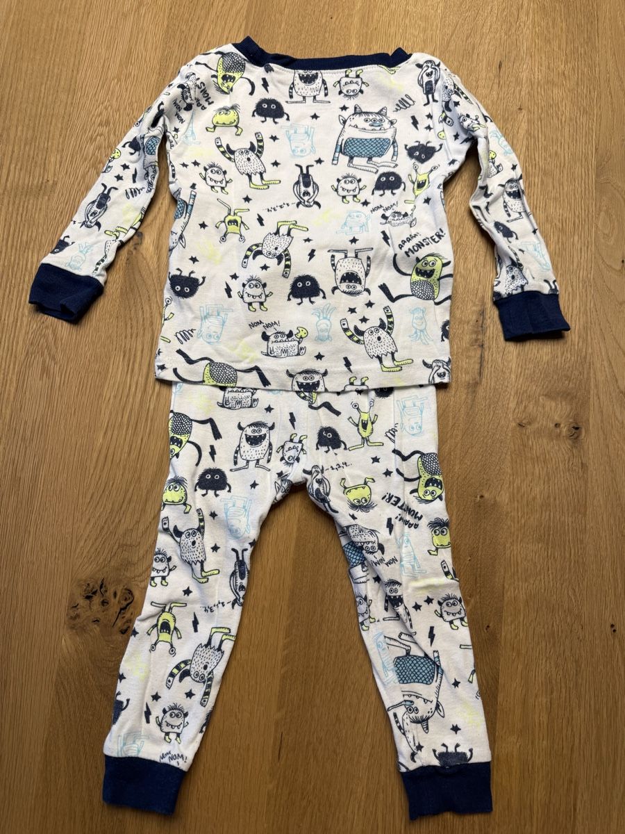 Carter's Pyjamas & Ähnliches: Pyjama Glow in the Dark von Carters Grösse 18M – Gebraucht aus Goldswil von Fisel 1