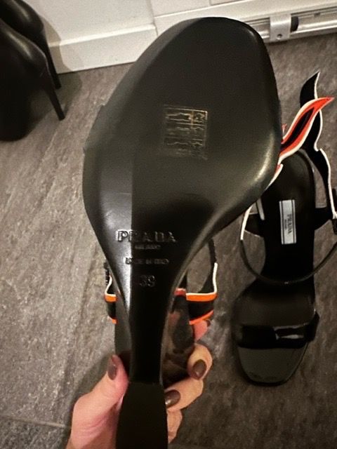 Prada discount talon flamme