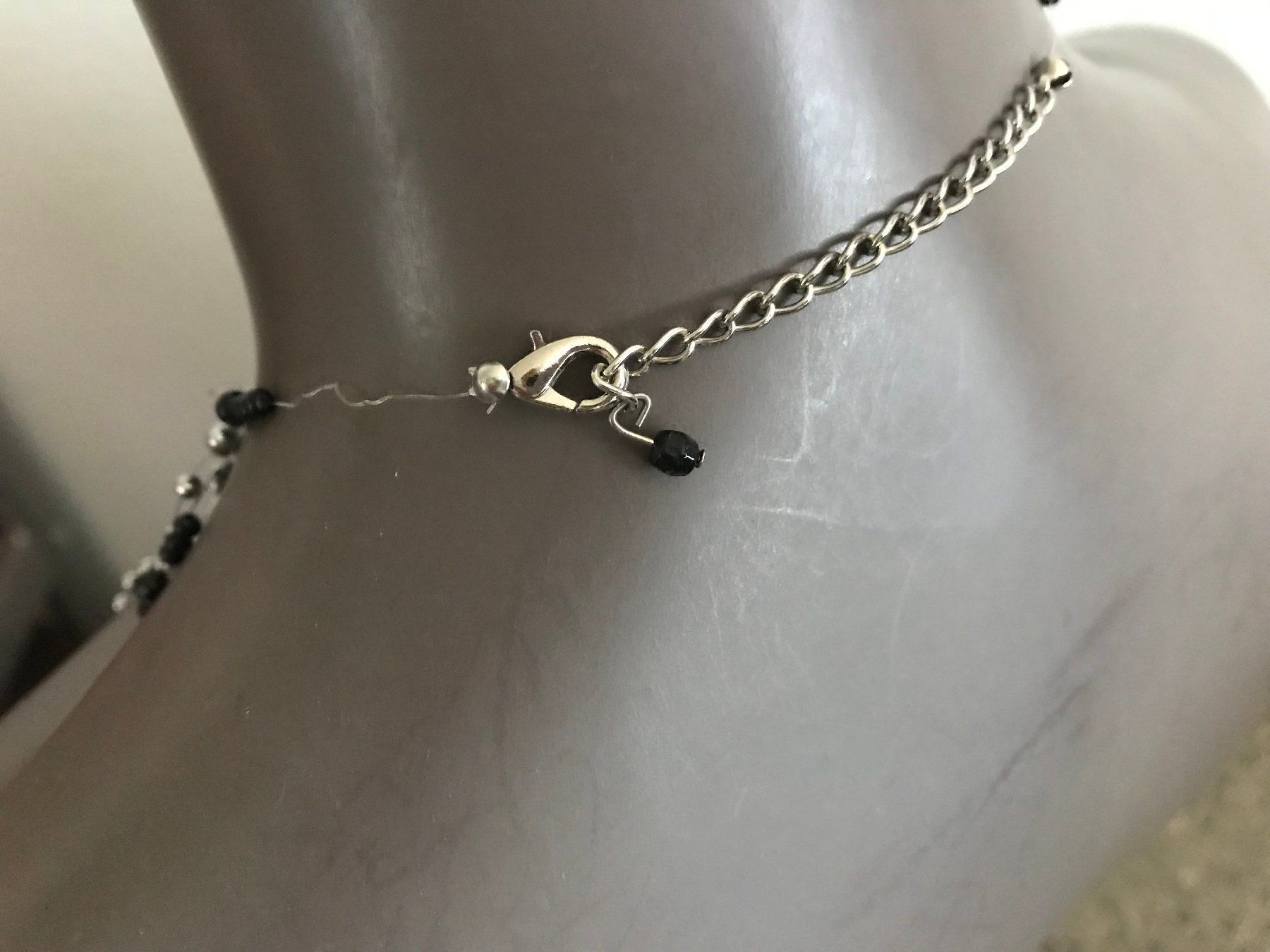 Catenine: filigraner Hals-Schmuck, schwarz/silber – Usato da Adliswil venduto da eri.40 1