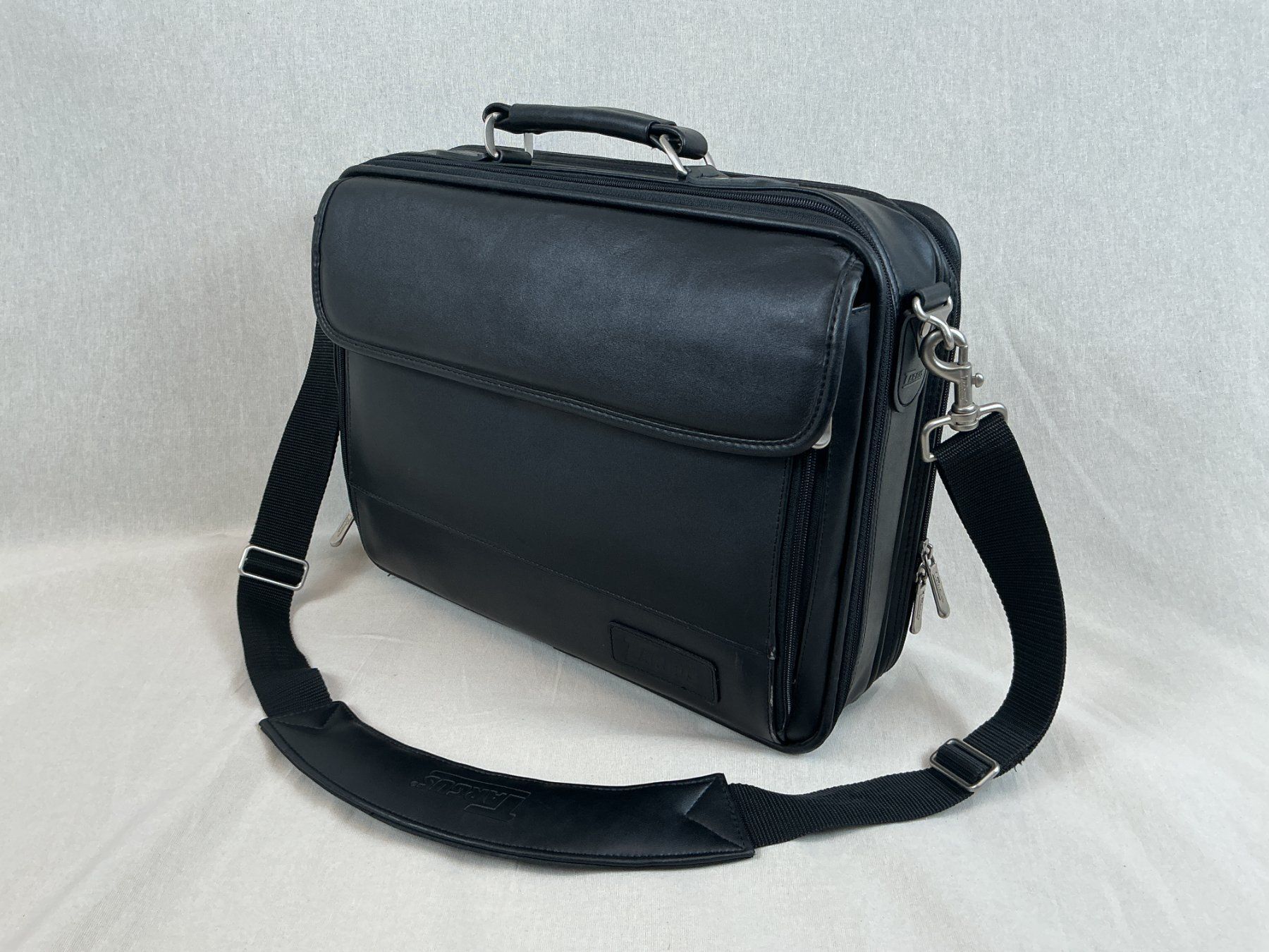 Targus Taschen: TARGUS Business / Laptop Tasche – Gebraucht aus Richterswil von Restwert_Richterswil
