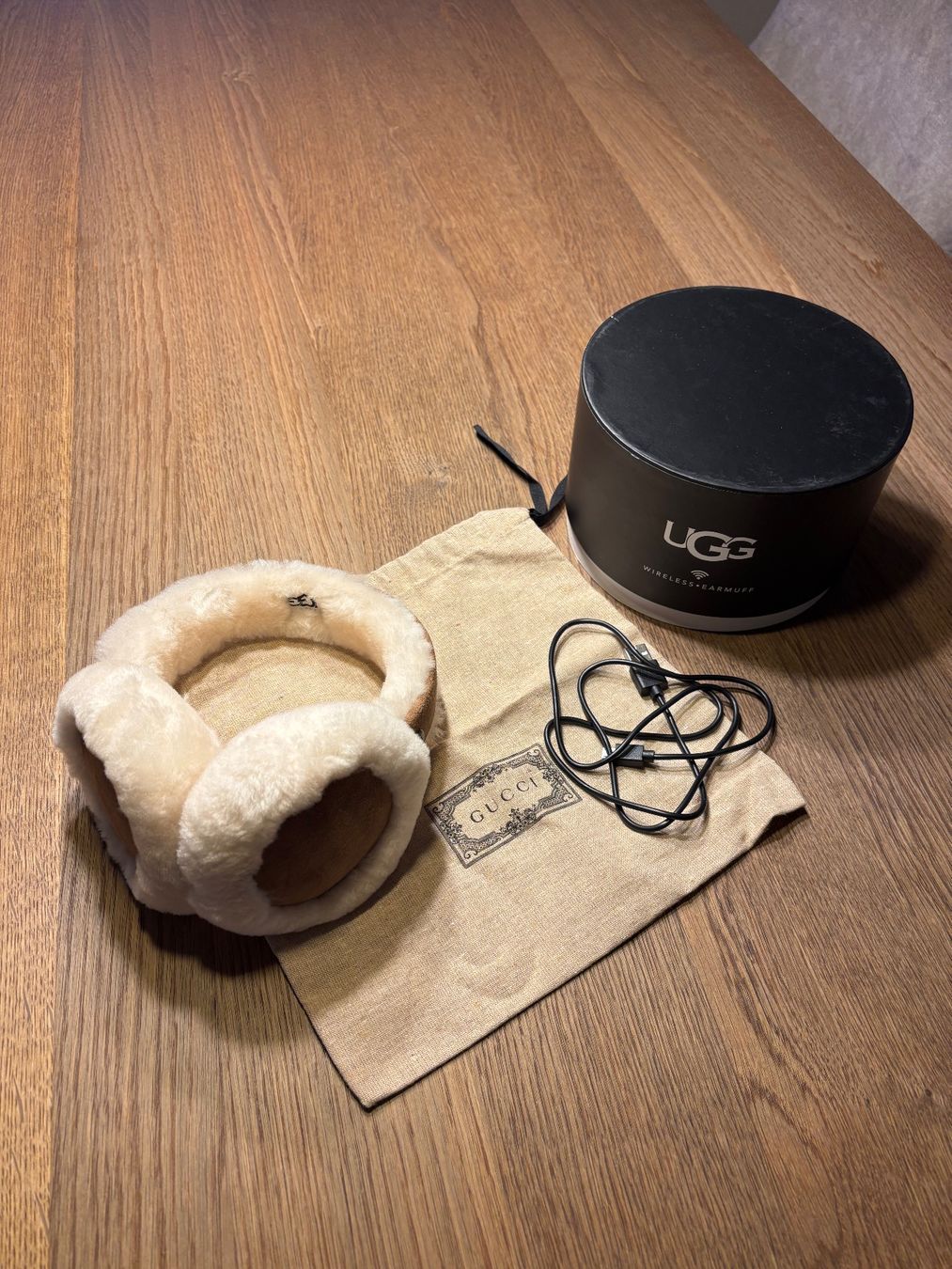 Ugg Copricapi, berretti & cappellini: UGG Ohrenwärmer - Wireless Earmuff NEU – Nuovo e nell'imballaggio originale da Pfäffikon ZH venduto da Juckerli