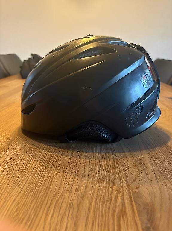 Casques: Giro Skihelm 58 cm+ grössenverstellbar – D'occasion à Uttigen par extreme08 2