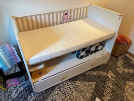 Kinderbett weiss mit Schublade guter Zustand