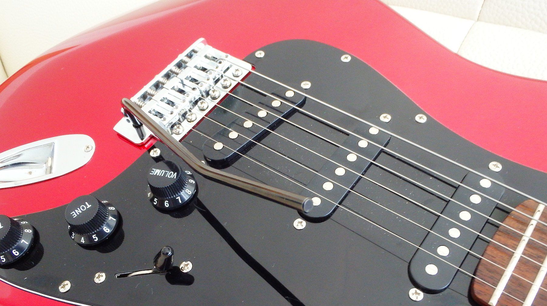 Washburn Strumenti musicali: E-Gitarre SQUIER Stratocaster mit FENDER-Case – Usato da Wattwil venduto da webrawa 4