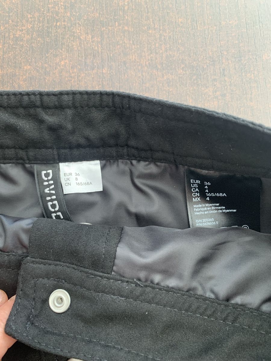 H&M Jupes: Jupe noir taille 36 – Neuf (Voir description) à Domdidier par qatar1973 3