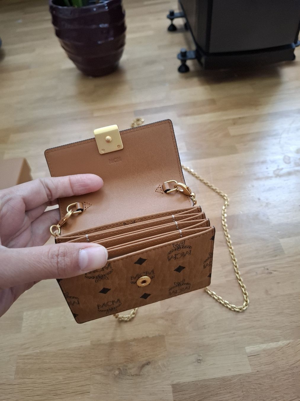 Mcm Portamonete: mcm small wallet  – Nuovo (secondo la descrizione) da Winterthur venduto da lar_wf5k