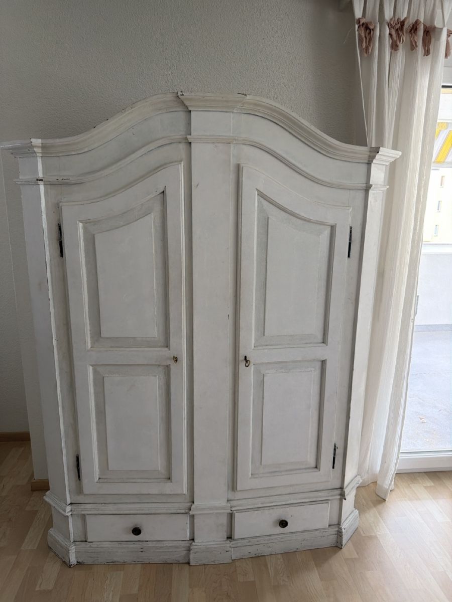 Armadi: Antiker weisser Schrank – Usato da Morgarten venduto da elabaumann_ch