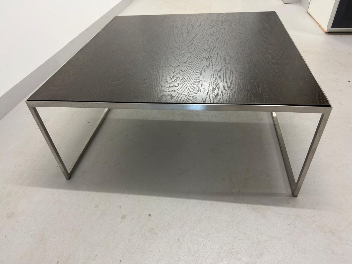 Couchtisch Holz dunkel Metallgestell quadratisch gebraucht (Gebraucht) in Bätterkinden für CHF 50 – nur Abholung auf Ricardo kaufen