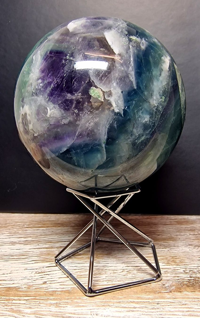 Minerali & Pietre curative: Wunderschöne Fluorit Kugel 79mm 812g – Nuovo (secondo la descrizione) da Matzingen venduto da Shay_Crystalz