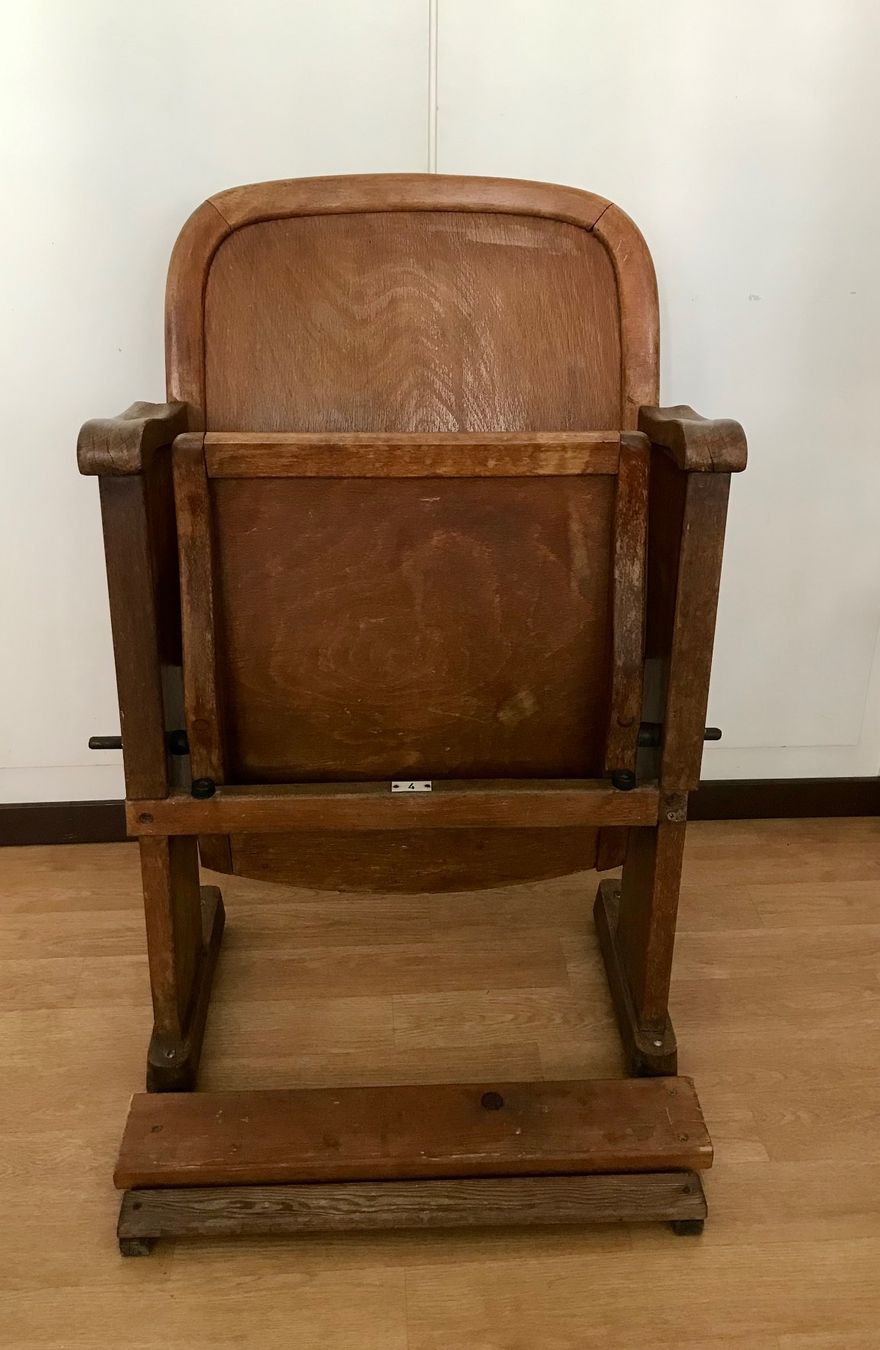 Stühle: Vintage Kino Klappstuhl – Gebraucht aus Basel von nostanz
