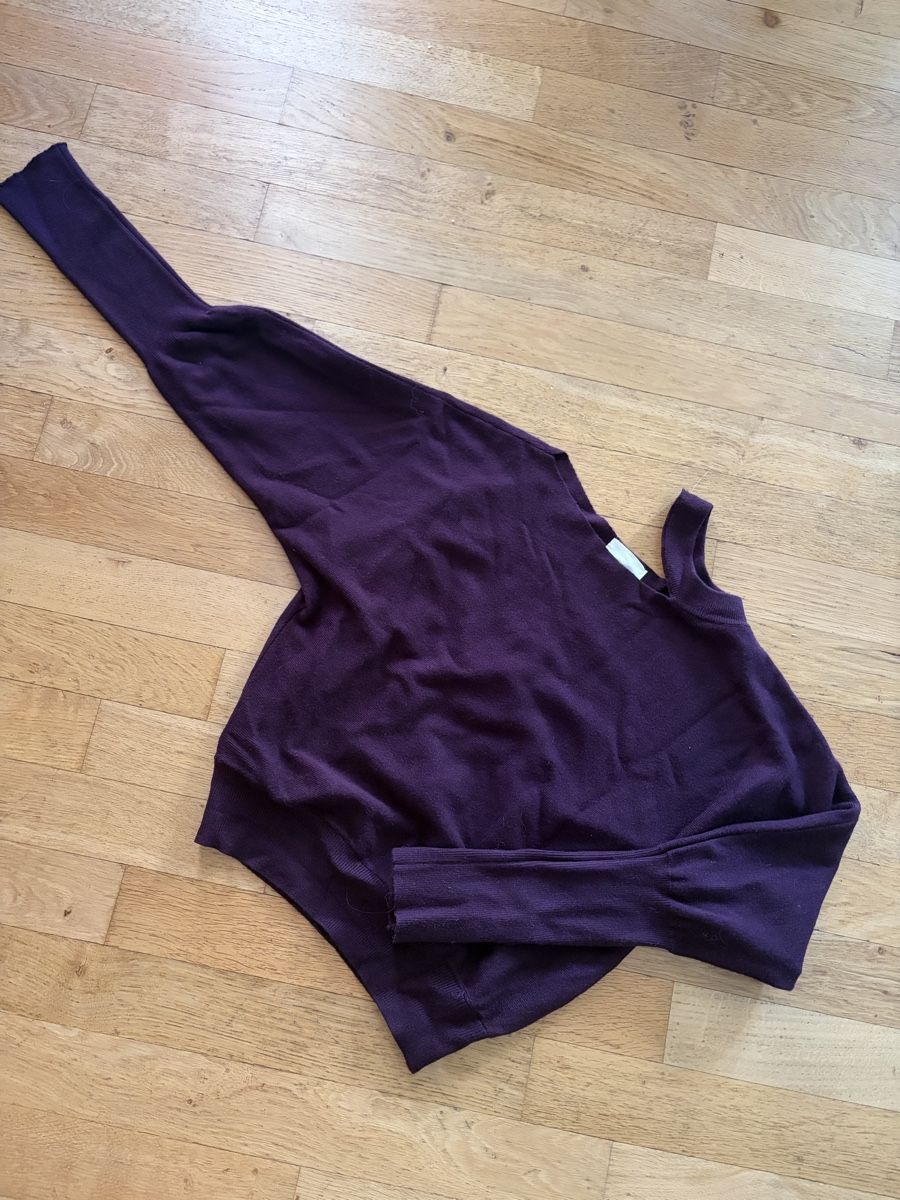 Pullover & Sweatshirts: Pull Easy Clothes violet épaule dénudée taille unique – Neu (gemäss Beschreibung) aus Martigny von O96