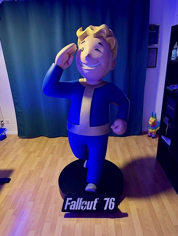 Statuette: Fallout Vault Boy Lifesize Statue Original Muckle Mannequins – Usato da Seengen venduto da Daxko