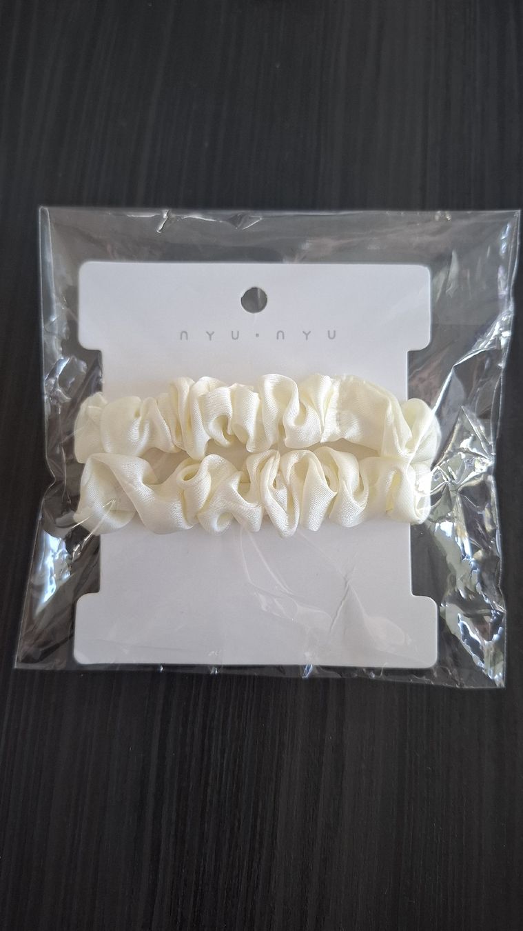Accessori per capelli: Satin Scrunchies - Haargummi – Nuovo e nell'imballaggio originale da Rickenbach b. Wil venduto da VeryLovelyThings