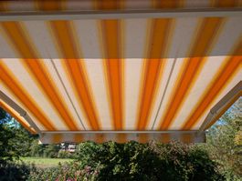 Gelenkarmmarkise orange gestreift gebrauchter Zustand