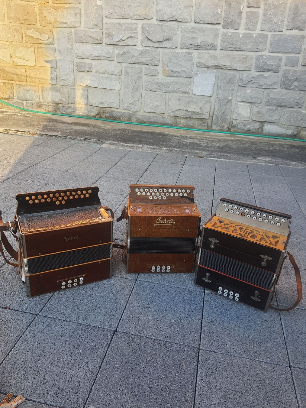 Strumenti musicali: 3 accordéons diatonique  – Usato da Pont-de-la-Morge venduto da Mirabelle0 4
