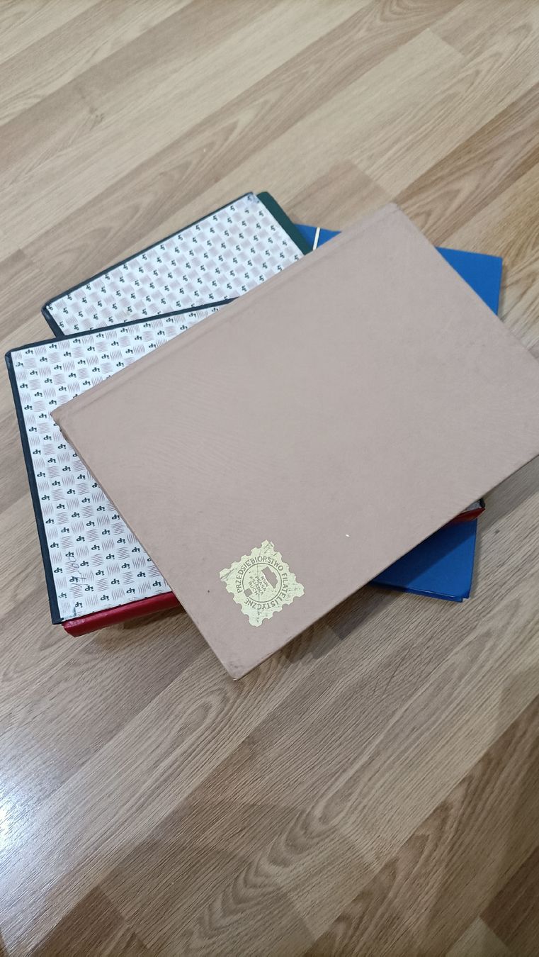 Albums: 4 Alben mit Btiefmarken – D'occasion à Münchwilen TG par jon_9rl5