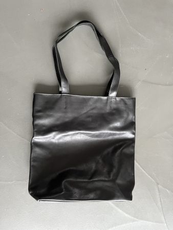 Sac cabas noir en cuir — comme neuf