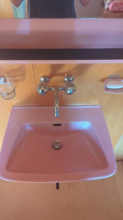 Lavabi & lavandini: 2 Lavabo Garnituren in rosa – Usato da Zürich venduto da Ticon111 1