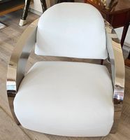Fauteuil design Cuir blanc avec structure chromée