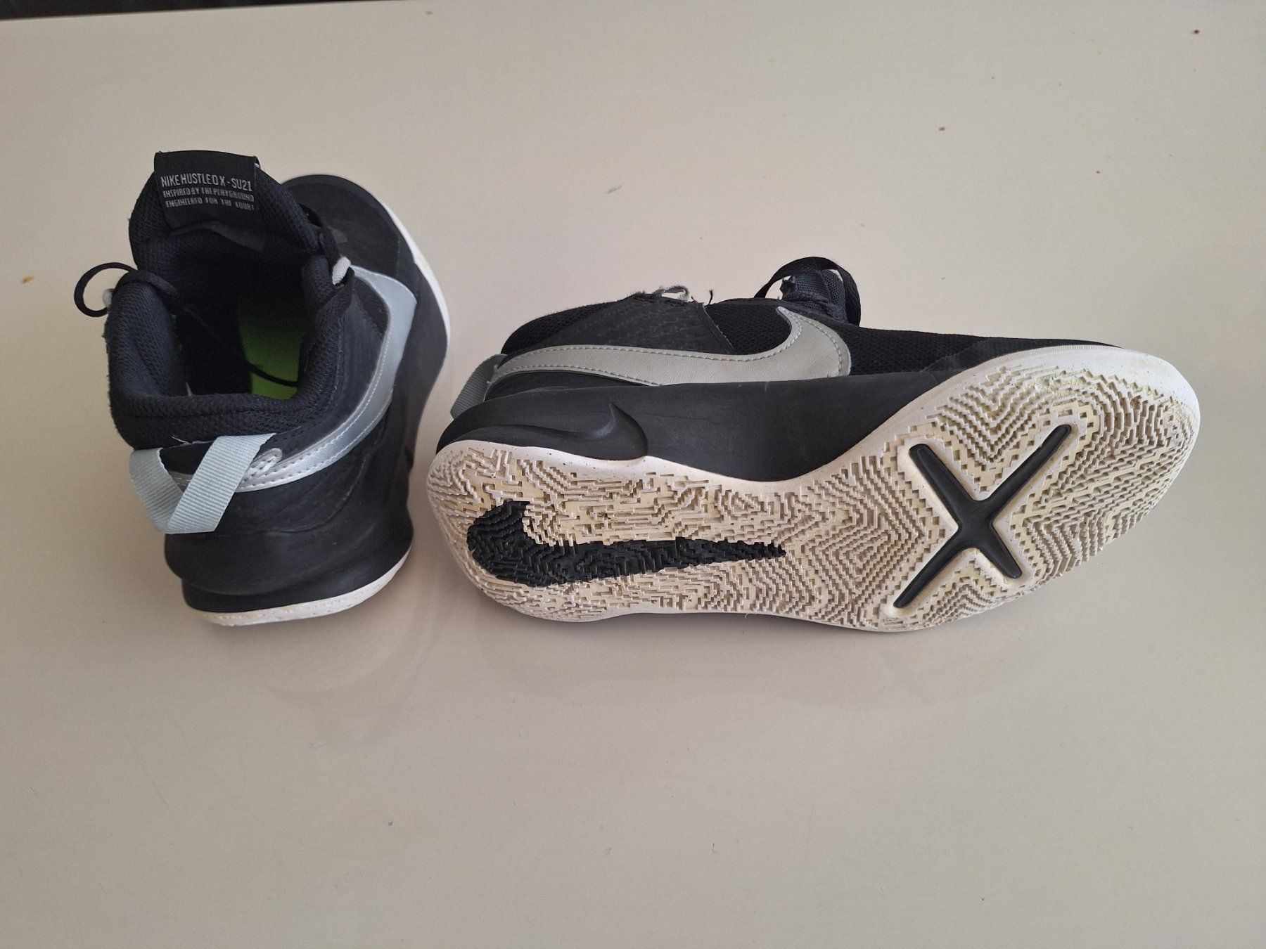 Nike Scarpe da uomo: Nike Hustle D10 Gr. 36.5 – Usato da Burgdorf venduto da W31S 1